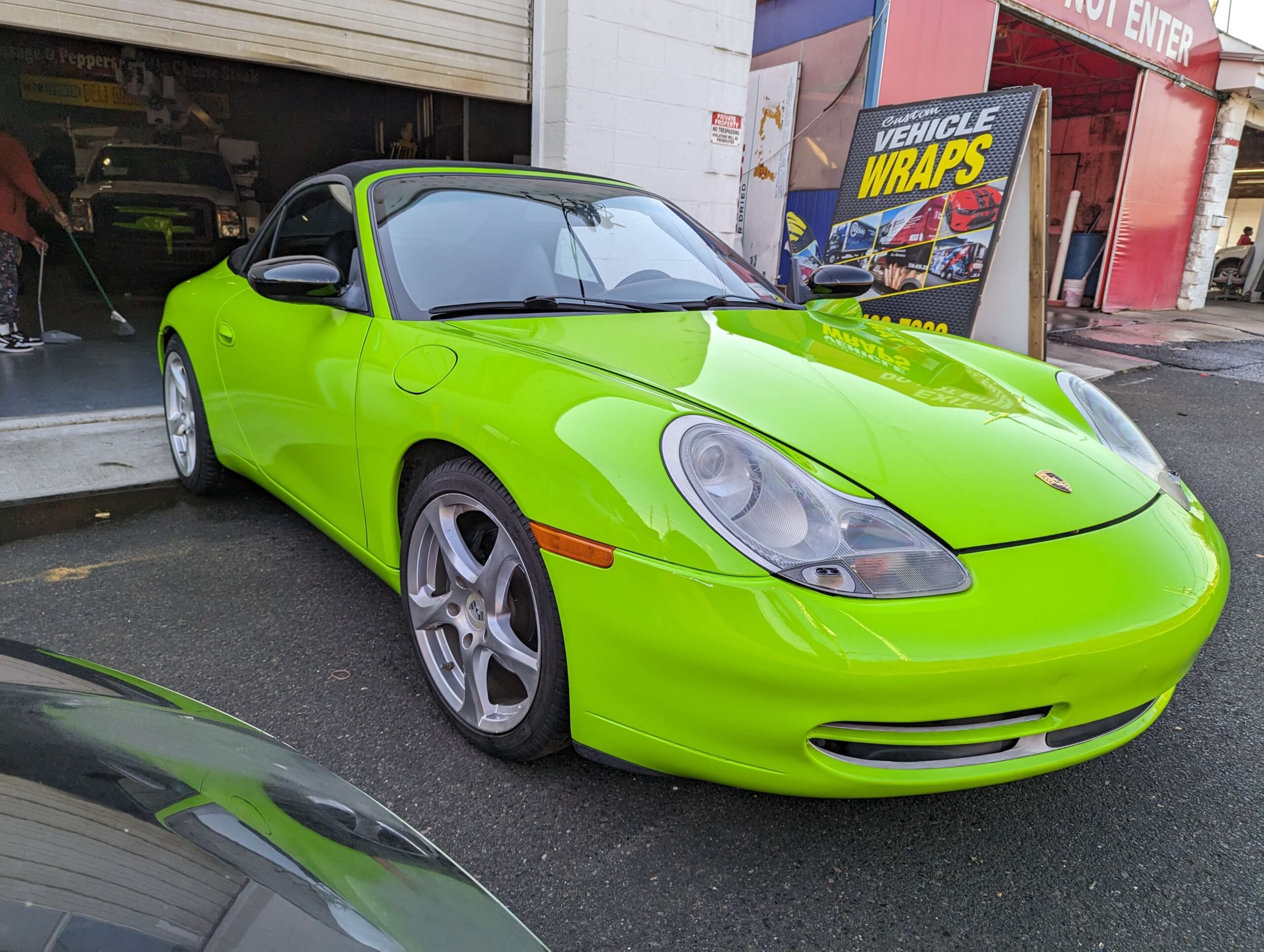 parroat color car wrap